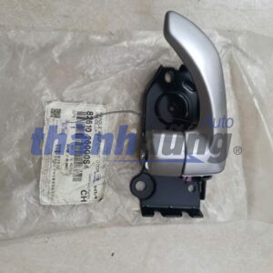 Tay mở cửa trong phụ HYUNDAI HD700 | 8262026000S4